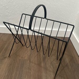 Black Metal Magazine Rack‎